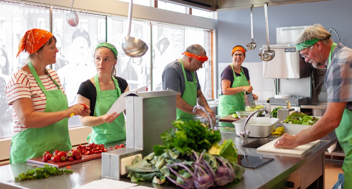 Foto an mensen in de keuken