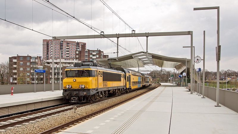 Foto van een trein op station Goffert