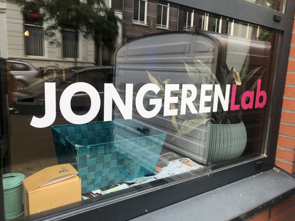 Foto: raam van het jongerenlab