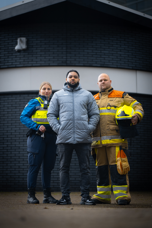 jongerenwerker, boa en brandweerman voor de kazerne